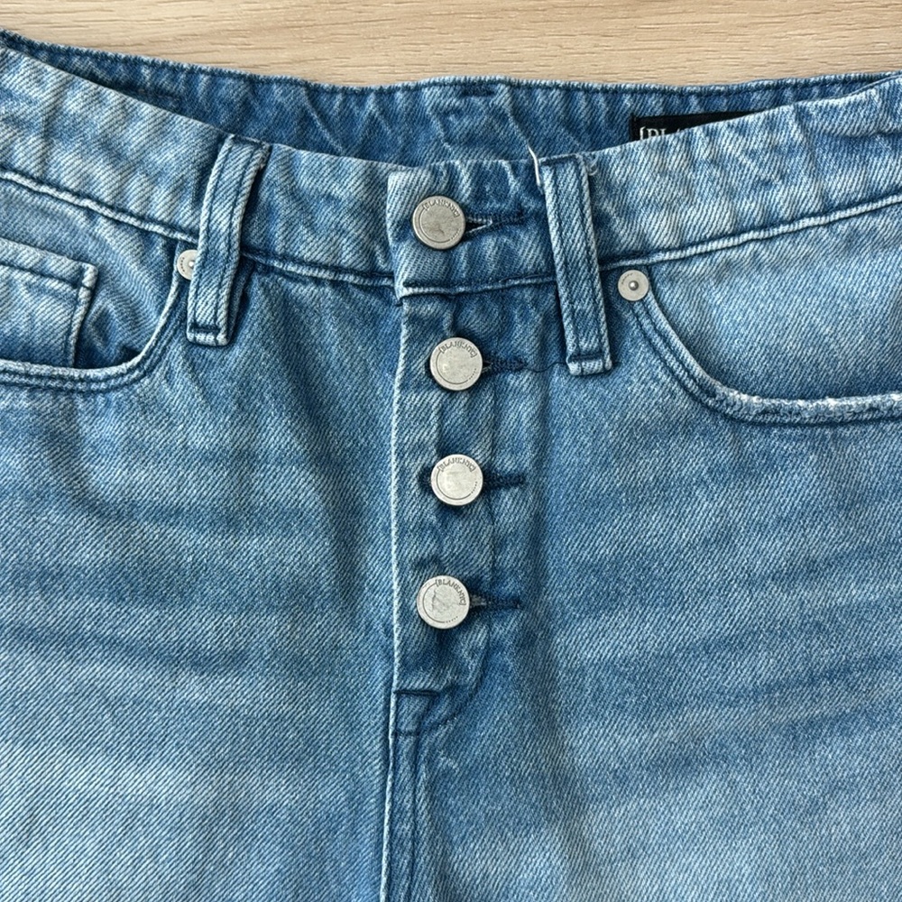 Blank NYC - The Warren Shorts - Picture 3 of 9